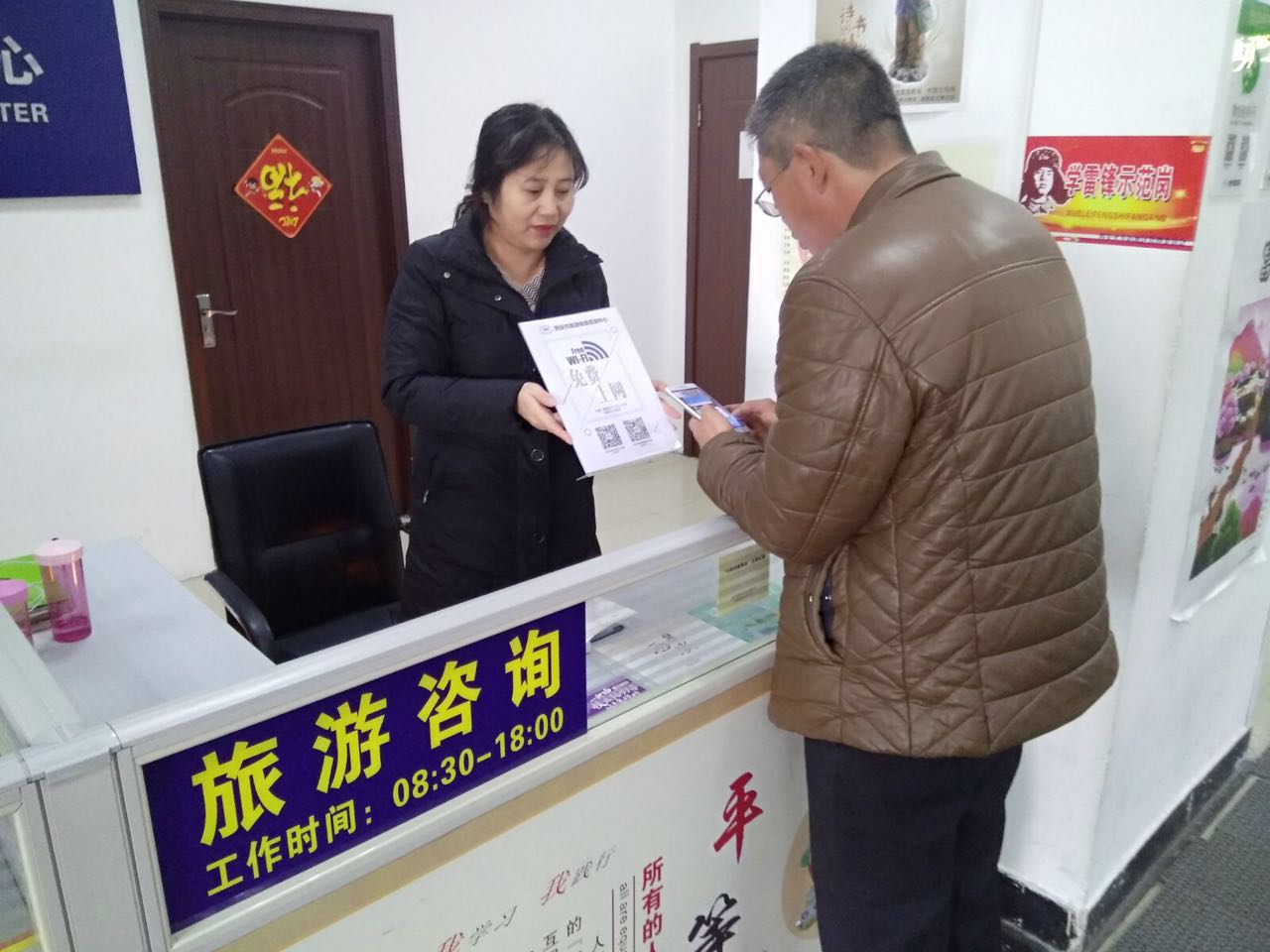 為游客當好“店小二”，西安市旅游信息咨詢中心元旦接待游客12000余人次